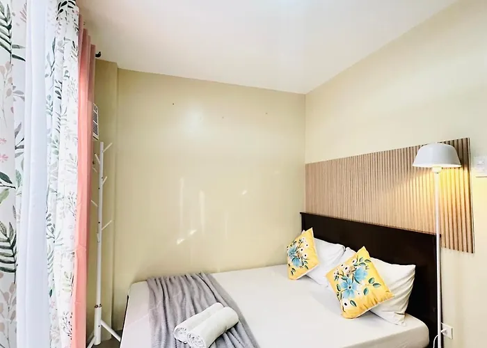 Yellow Townhouse Near It Park With Wifi And Washer Cebu