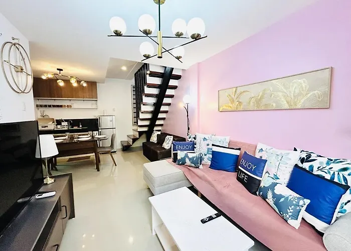 Yellow Townhouse Near It Park With Wifi And Washer Cebu